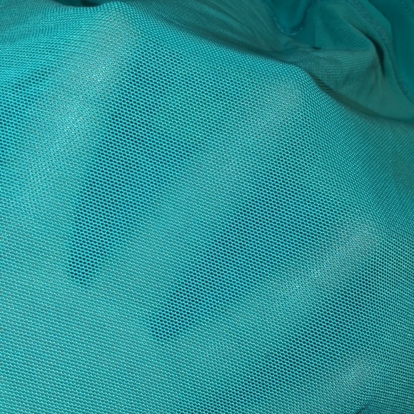 Lululemon Athletica large V-neck tank top turquoise built in bra mesh detail - Picture 5 of 14